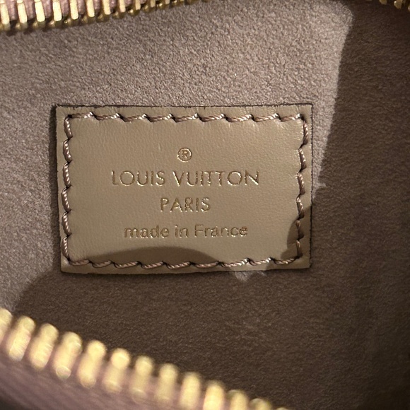 Louis Vuitton GIANT BiColor Wristlet/Pouchette/Chain Bag TURTLE DOVE/PASTEL PINK - Picture 10 of 16